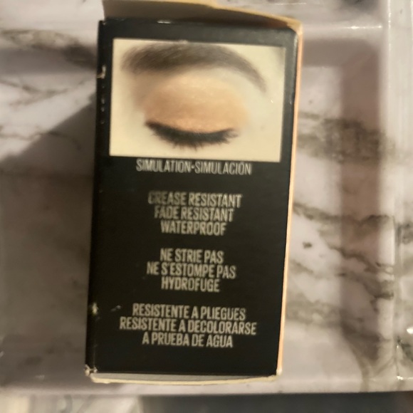 Maybelline New York Color Tattoo Eyeshadow - Picture 3 of 7